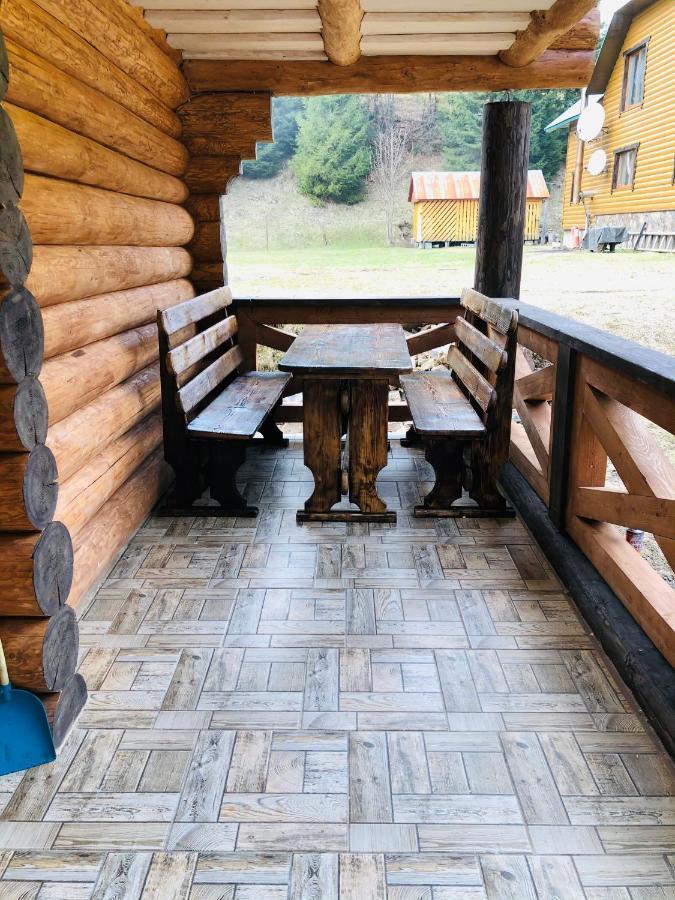 У Віти Котедж4 Synevyrsʼka Polyana Exterior foto