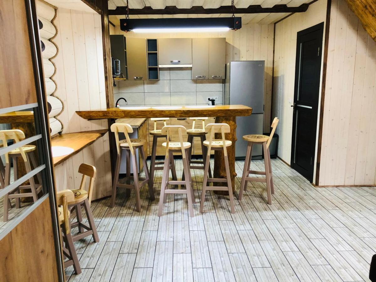 У Віти Котедж4 Synevyrsʼka Polyana Exterior foto